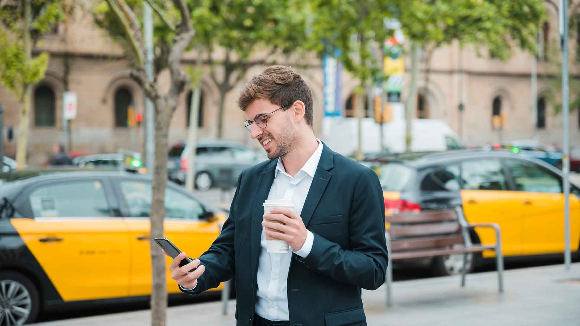 17 Taksi 0234 ile Çanakkale’de şehir içi taksi hizmeti. A noktasından B noktasına güvenli ve konforlu yolculuk için hemen arayın veya WhatsApp’tan ulaşın.